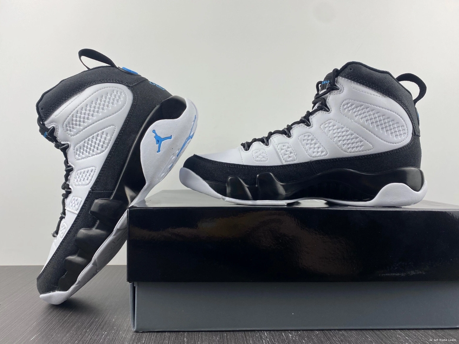 University Jordan - Retro CT8019-140 9 Blue 0404